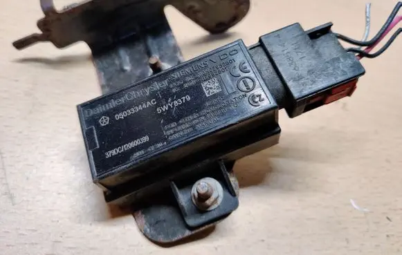 Chrysler 200 Tire pressure control unit 05033344AC