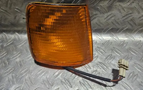 Volkswagen PASSAT B3 Front indicator light 357953050