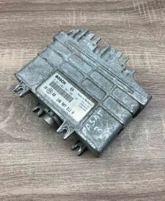 Volkswagen Golf III Engine control unit/module ECU 1H0907311P 0261203707