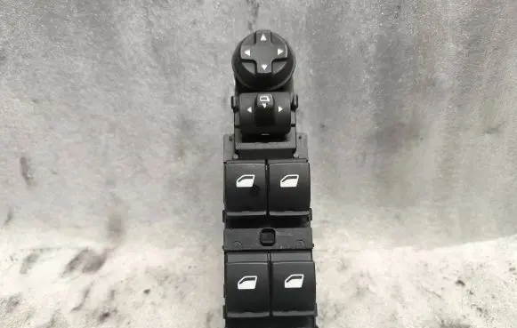 Peugeot 2008 II Electric window control switch 98421760ZD 1051977201 20220421