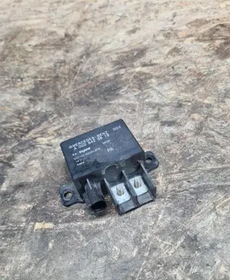 Mercedes-Benz E W211 Charging relay A0025423819 V23132A2001X14