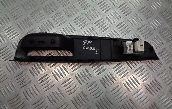 KIA Ceed Quarter vent window switch 