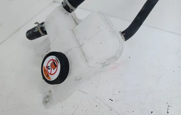 Coolant expansion tank/reservoir
