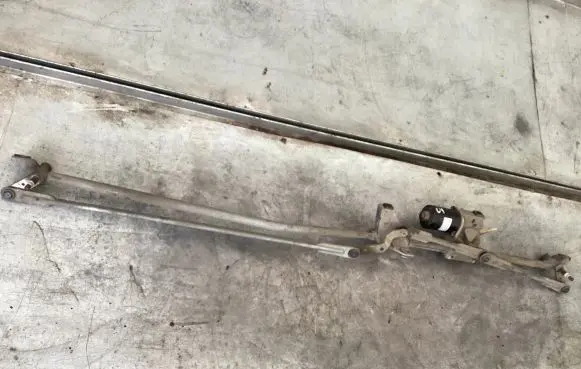 Citroen C4 I Front wiper linkage and motor 40463812V