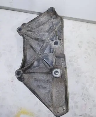 Renault Megane II A/C compressor mount bracket 8200100148