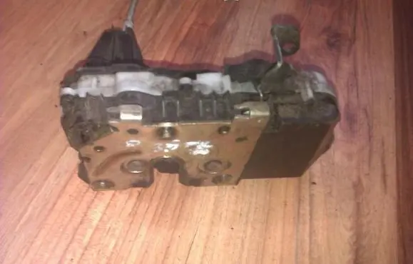 Peugeot 307 Front door lock