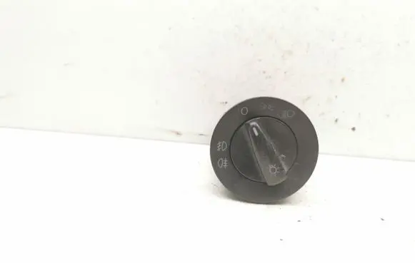 Volkswagen Golf IV Light switch 1C0941531A