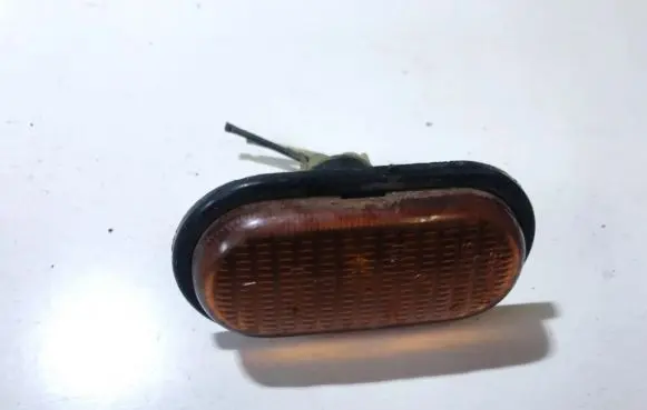 Renault Laguna I Front fender indicator light 7700806228