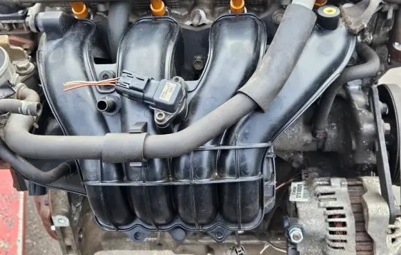Suzuki Swift I Intake manifold E1T26571A