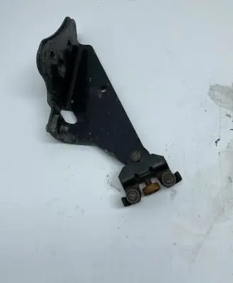 Renault Kangoo II Sliding door lower roller guide/hinge 497645F
