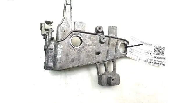 Mercedes-Benz E W212 Air filter cleaner box bracket assembly A6510902241