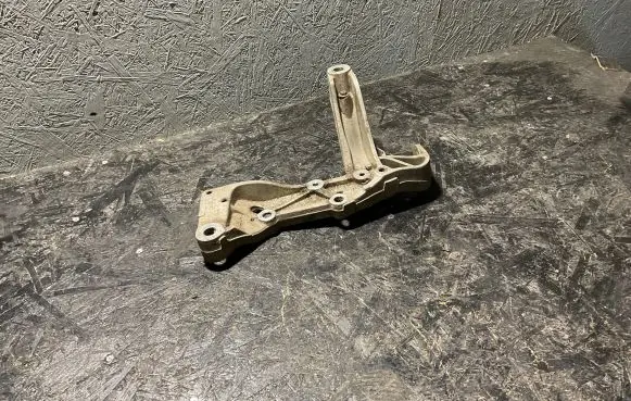 Audi A3 S3 8P Engine mounting bracket 1K0199295