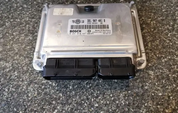 Volkswagen PASSAT B5.5 Engine control unit/module 3B1907401B 0281010447
