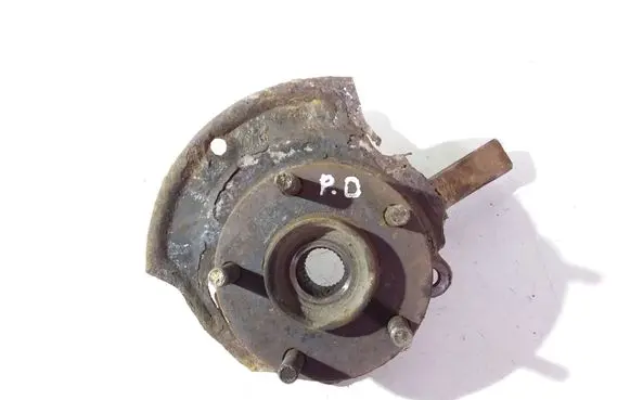 Nissan X-Trail T30 Front wheel hub