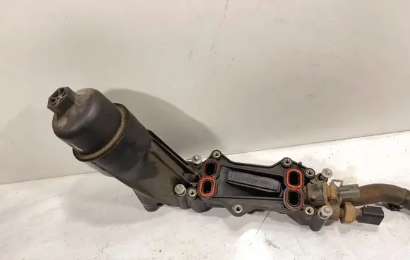 Dodge Durango III Oil filter mounting bracket