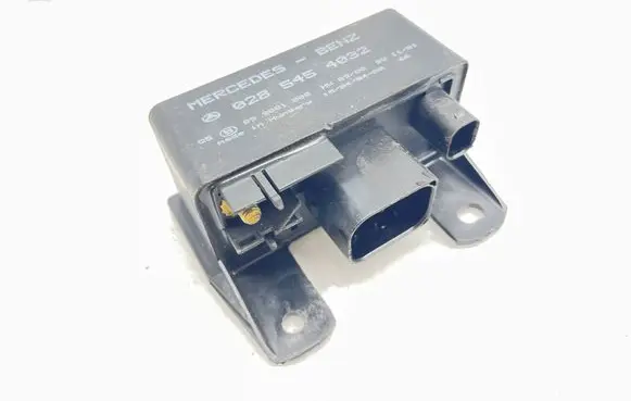 Mercedes-Benz E W211 Glow plug pre-heat relay 0285454032