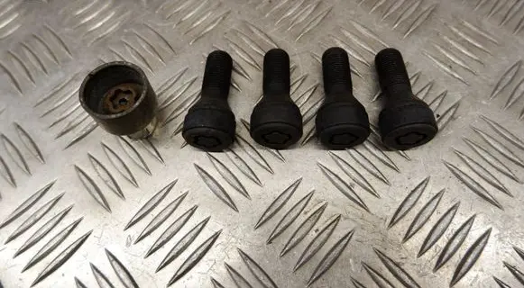 BMW X2 F39 Anti-theft wheel nuts and lock 