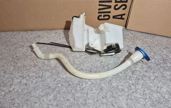 Volkswagen Transporter - Caravelle T5 Windshield washer fluid reservoir/tank 7H0955453P 7H0955453T 7H0955453R