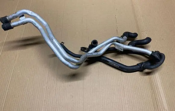 Engine coolant pipe/hose