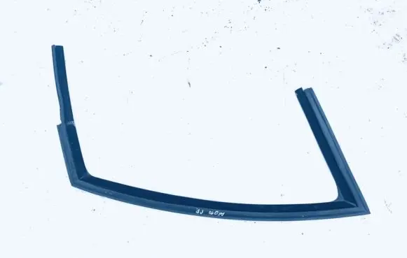 Seat Ibiza IV (6J,6P) Front door glass trim molding 6j4837432a