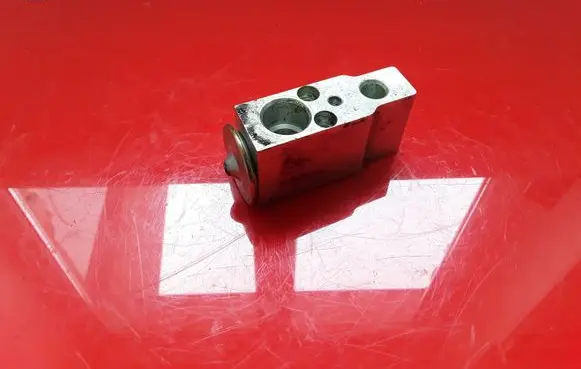 Nissan Navara D40 Air conditioning (A/C) expansion valve NOCODE