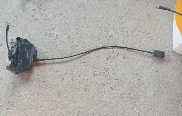 Renault Megane II Front door lock RA03R30Y