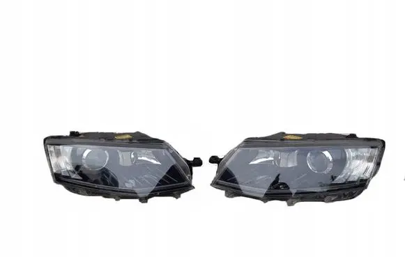 Skoda Octavia Mk3 (5E) Headlight/headlamp 5E1941015B