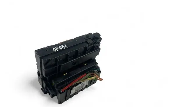 Peugeot 207 Fuse module 9661707980