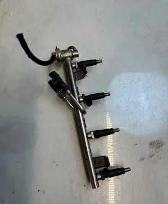 Audi A4 S4 B7 8E 8H Fuel main line pipe E32213
