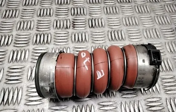 BMW X5 E70 Intercooler hose/pipe 7807987