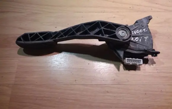 Volvo V70 Accelerator throttle pedal 9472579