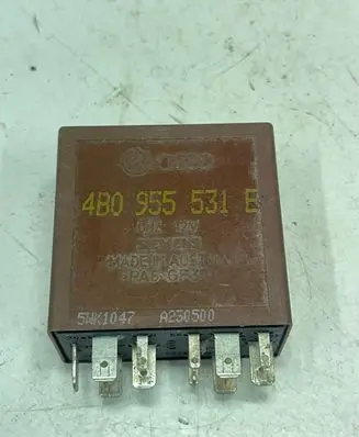 Volkswagen PASSAT B5 Other relay 4B0955531E A230500 5WK1047