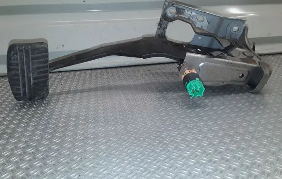 Mitsubishi Outlander Brake pedal 