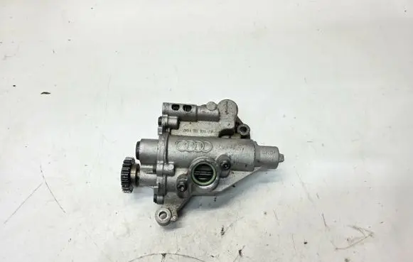 Audi A4 S4 B6 8E 8H Oil pump 
