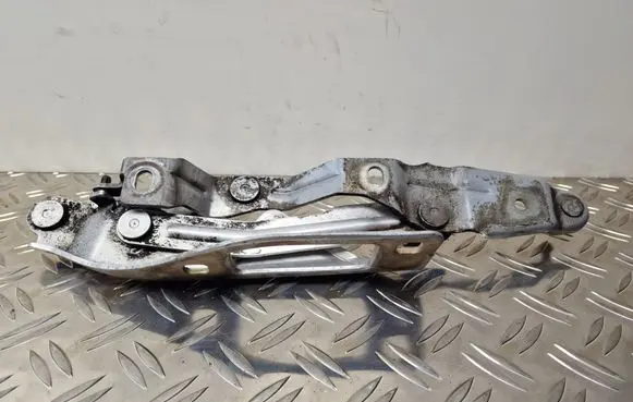 Engine bonnet/hood hinges