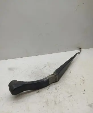 Subaru Outback Front wiper blade arm