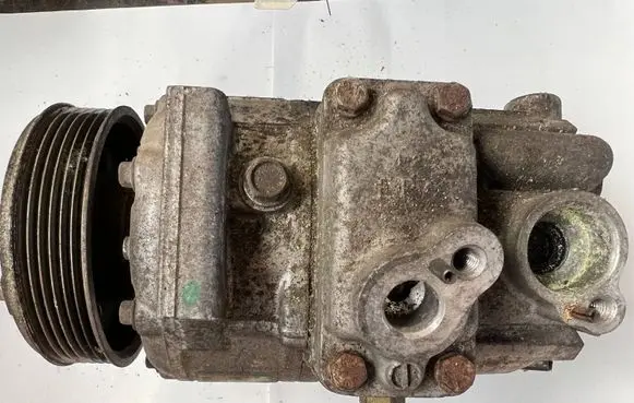 Volkswagen Golf Plus Air conditioning (A/C) compressor (pump) 1K0820803Q 078545055C
