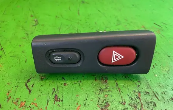 Renault Laguna I Hazard light switch