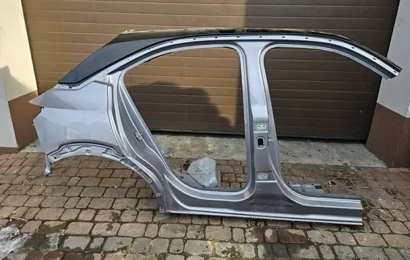 Opel Mokka B Side car body part 
