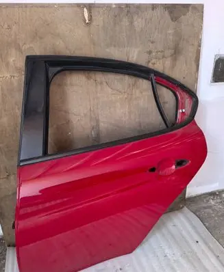 Alfa Romeo Giulia Rear door