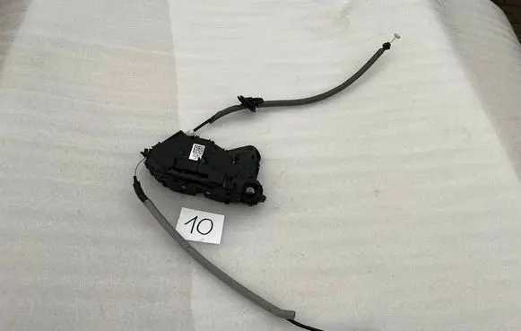 Volkswagen Tiguan Front door lock A05546 5NB837015D 5DB837015D