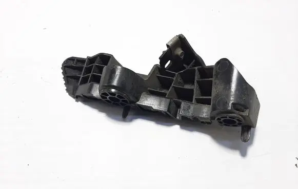 Front bumper mounting bracket
