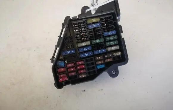 Volkswagen PASSAT B5 Fuse box set 8d1941824