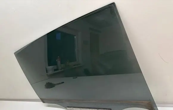 Toyota RAV 4 (XA40) Rear door window glass 
