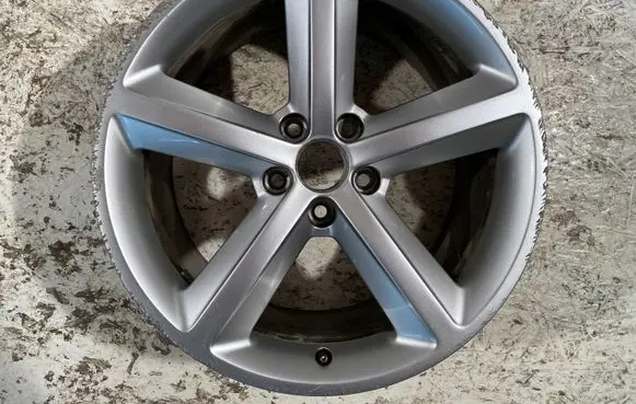 Audi TT TTS Mk2 R18 alloy rim 8J0601025M