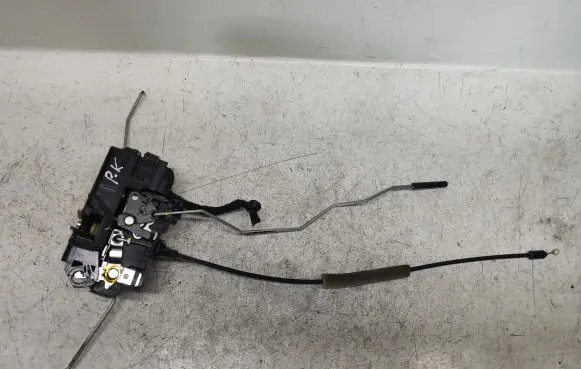 Opel Antara Front door lock