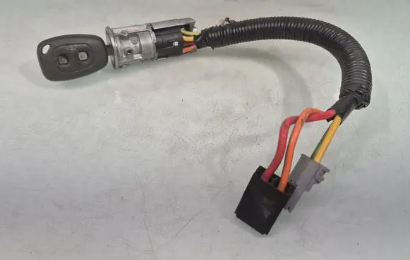 Renault Trafic II (X83) Ignition lock 