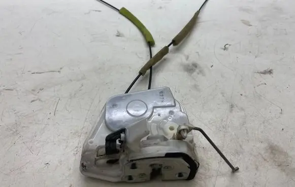 Mazda 6 Front door lock F97G16L2