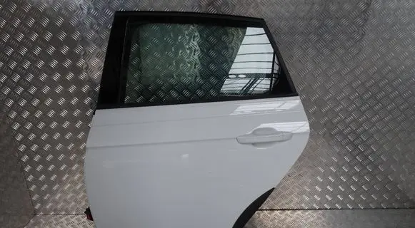 Volkswagen Taigo Rear door
