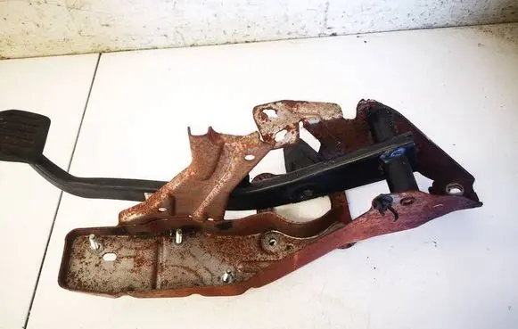 Volvo XC60 Brake pedal 8G9N2D094AF